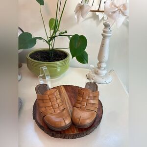 Dr SCHOLL’S Sz 8 Double Air-Pillo Brenna Leather Strappy Slip on Clogs